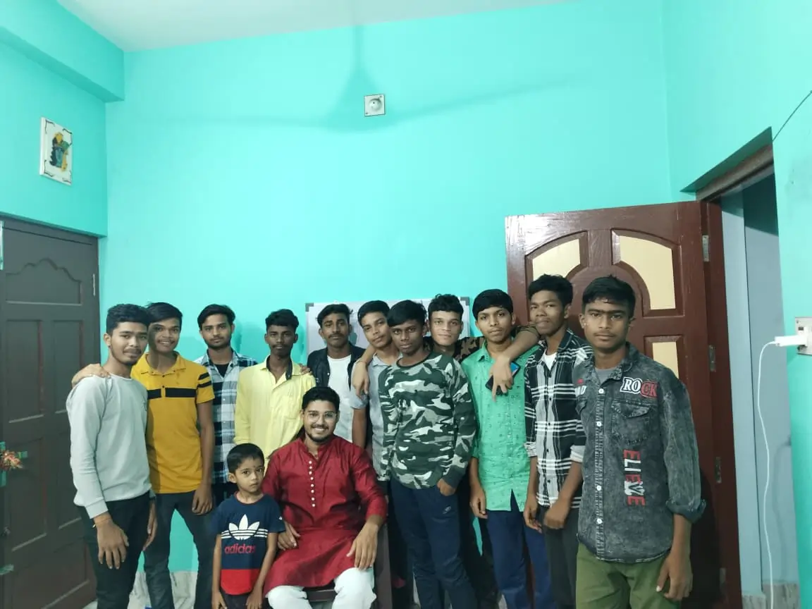 our-math-expertised-faculty-with-students |Math Tuition