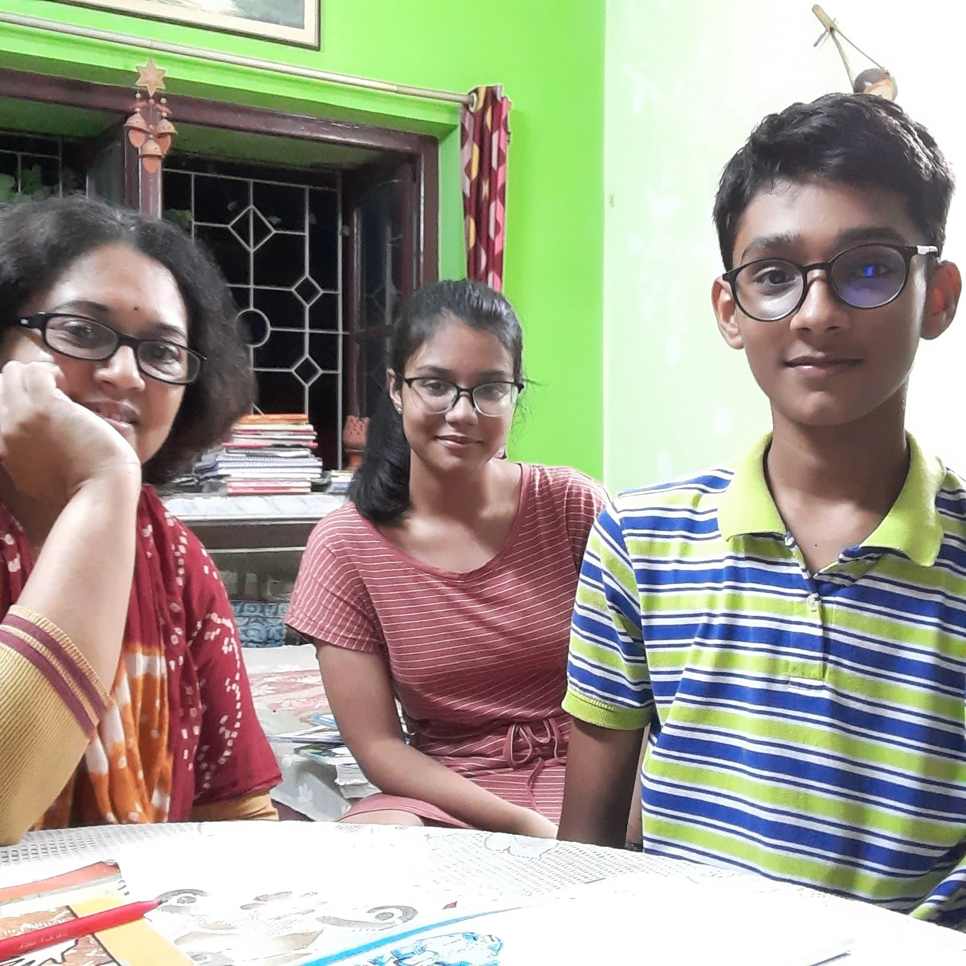 an-experienced-english-tutor-providing-personalized-grammar-and-confidence-building-guidance-to-students-in-a-small-group-setting-near-patuli-and-garia |Creative English Learning Centre